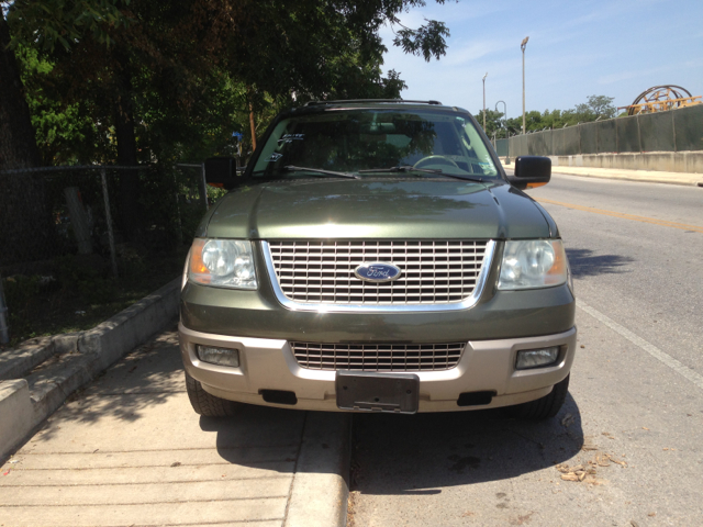 Ford Expedition 2004 photo 1