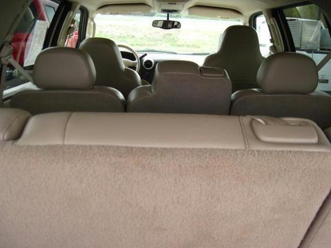 Ford Expedition 2004 photo 1