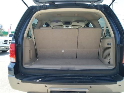Ford Expedition 2004 photo 2