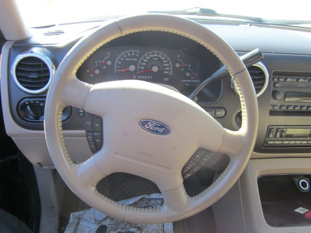 Ford Expedition 2004 photo 4