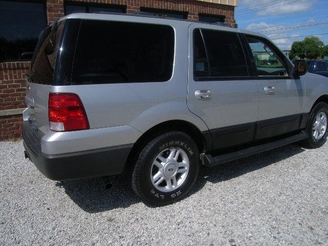 Ford Expedition 2004 photo 1