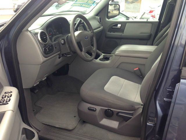 Ford Expedition 2004 photo 1