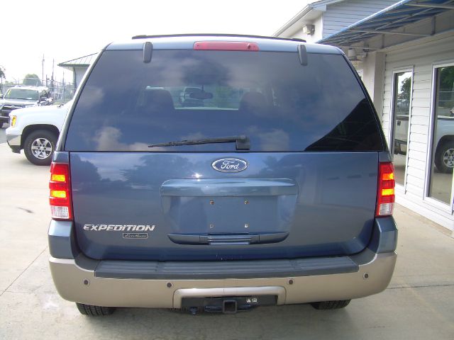 Ford Expedition 2004 photo 1
