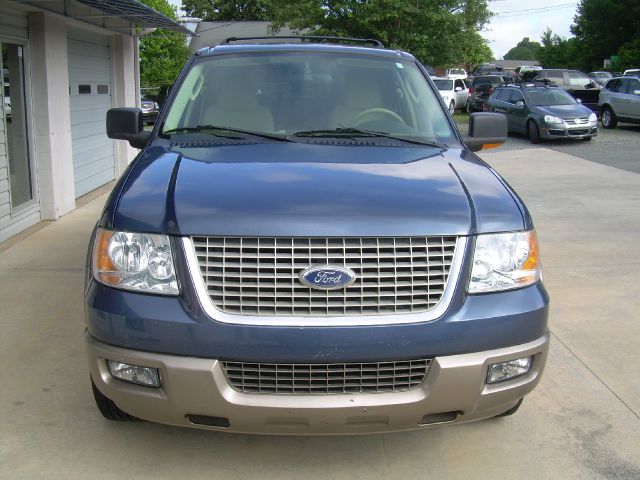 Ford Expedition 2004 photo 2