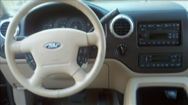 Ford Expedition 2004 photo 1