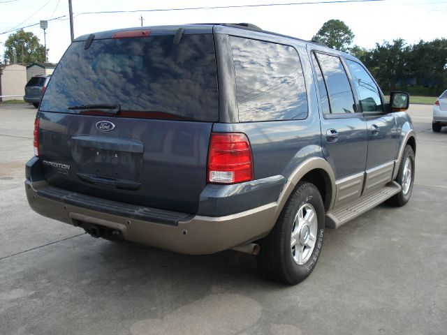 Ford Expedition 2004 photo 2