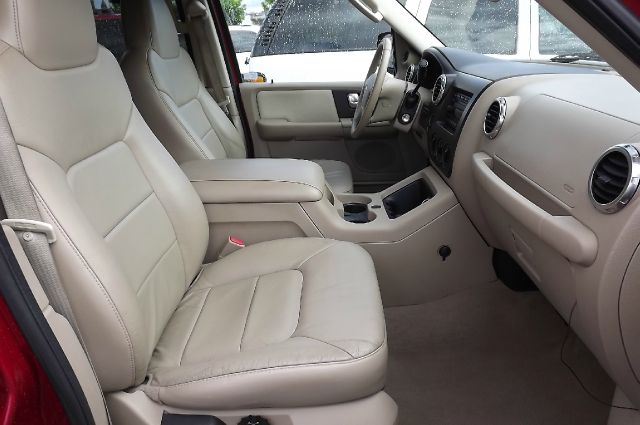 Ford Expedition 2004 photo 2