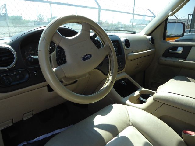 Ford Expedition 2004 photo 1