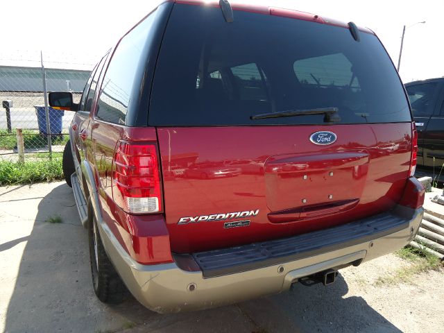 Ford Expedition 2004 photo 2