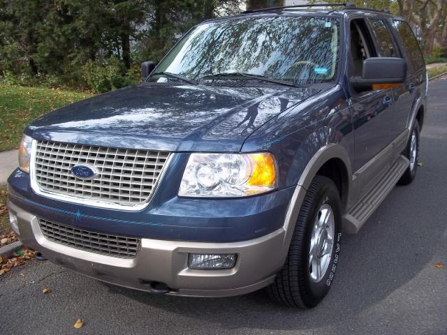 Ford Expedition 2004 photo 1