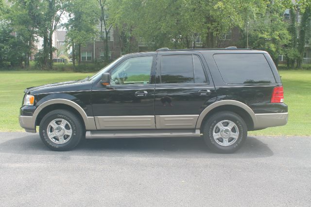 Ford Expedition 2004 photo 2