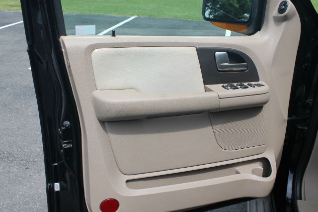 Ford Expedition 2004 photo 3