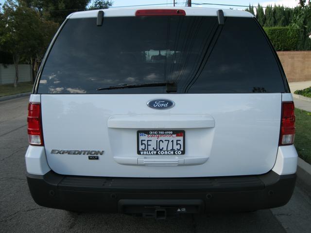 Ford Expedition 2004 photo 2