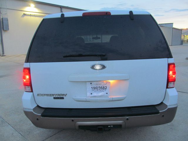Ford Expedition 2004 photo 2