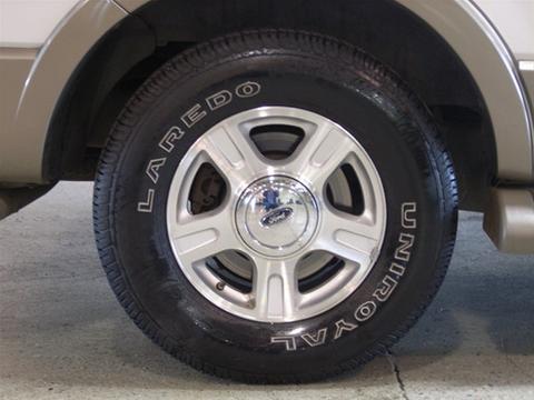 Ford Expedition 2004 photo 1