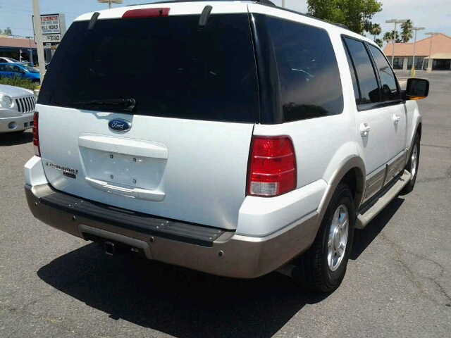 Ford Expedition 2004 photo 2