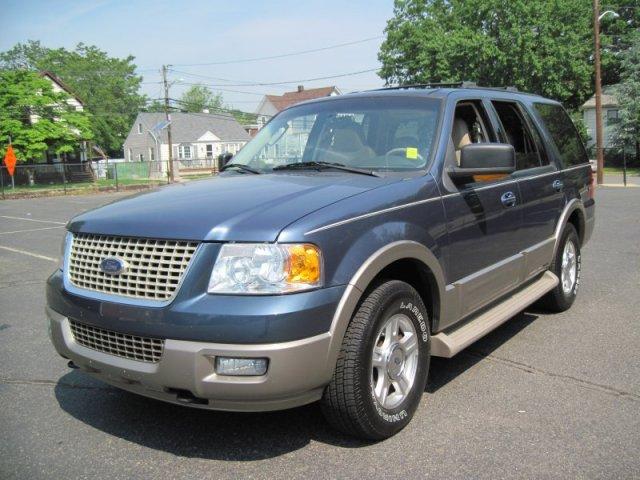 Ford Expedition 2004 photo 1