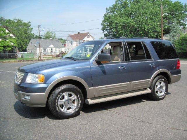 Ford Expedition 2004 photo 2