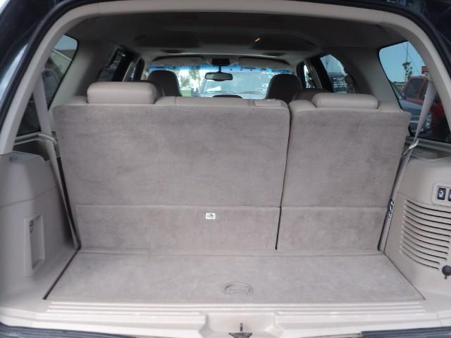 Ford Expedition 2004 photo 2