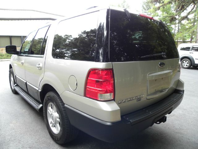 Ford Expedition 2004 photo 2