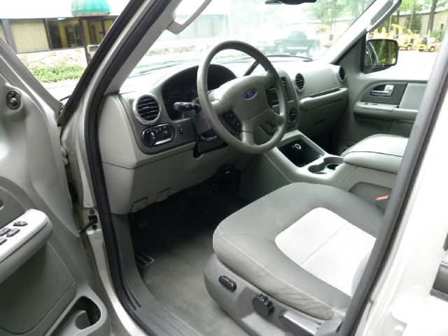 Ford Expedition 2004 photo 4