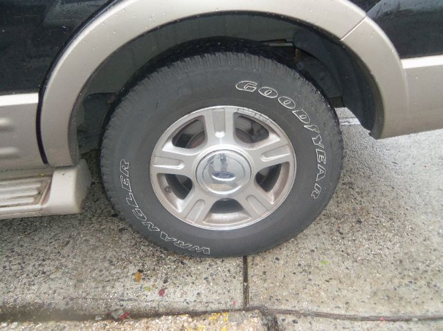 Ford Expedition 2004 photo 10