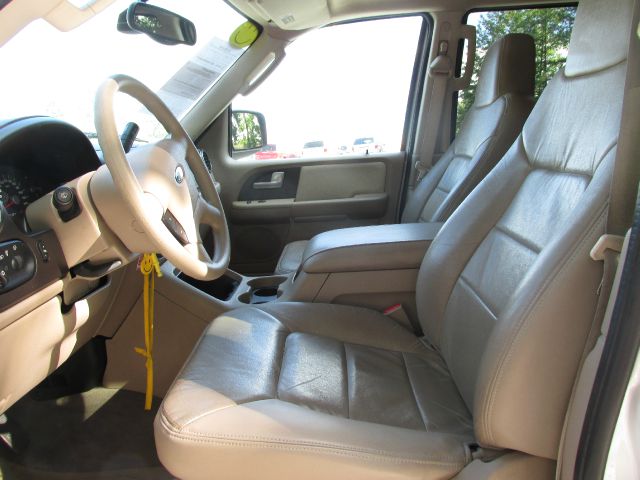 Ford Expedition 2004 photo 1