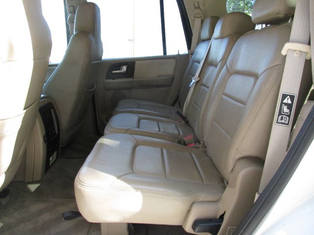 Ford Expedition 2004 photo 2