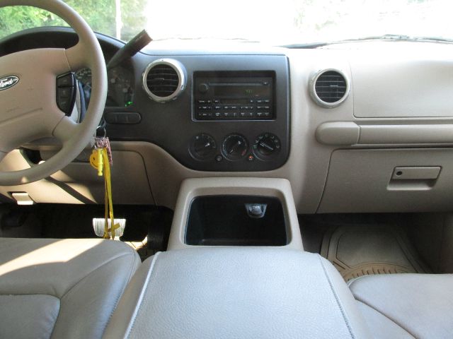 Ford Expedition 2004 photo 4