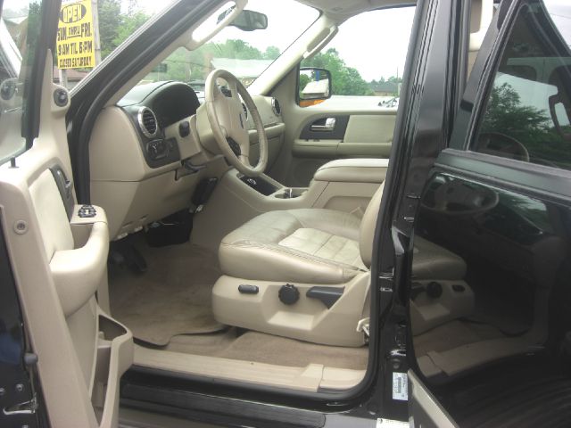 Ford Expedition 2004 photo 1
