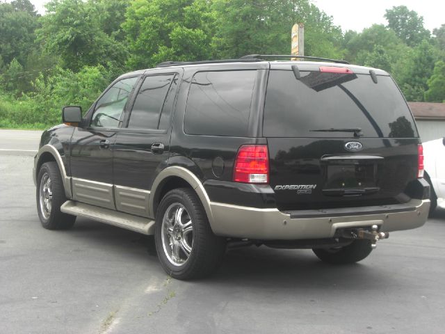 Ford Expedition 2004 photo 2