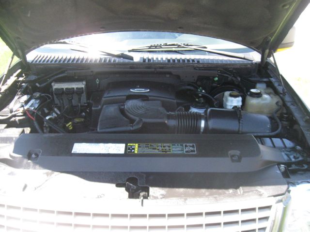 Ford Expedition 2004 photo 1