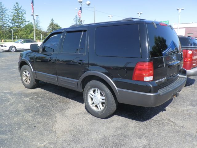 Ford Expedition 2004 photo 2