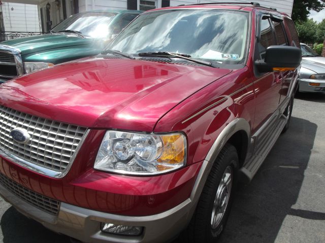 Ford Expedition 2004 photo 2