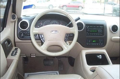 Ford Expedition 2004 photo 2