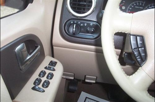 Ford Expedition 2004 photo 3