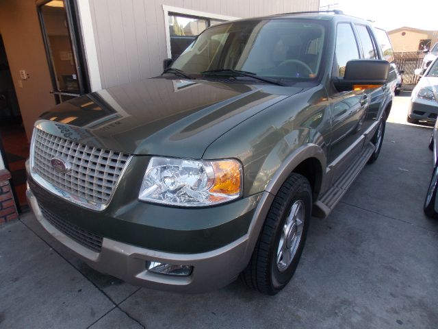 Ford Expedition 2004 photo 2