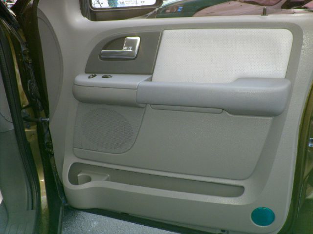Ford Expedition 2004 photo 14