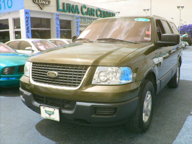 Ford Expedition 2004 photo 2