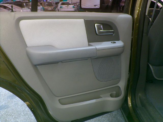 Ford Expedition 2004 photo 26