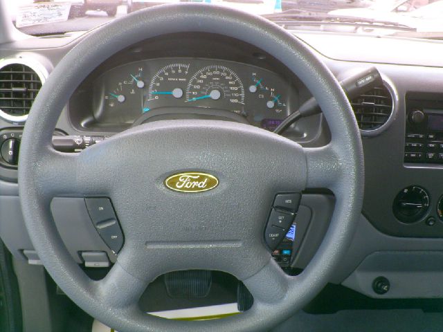 Ford Expedition 2004 photo 29