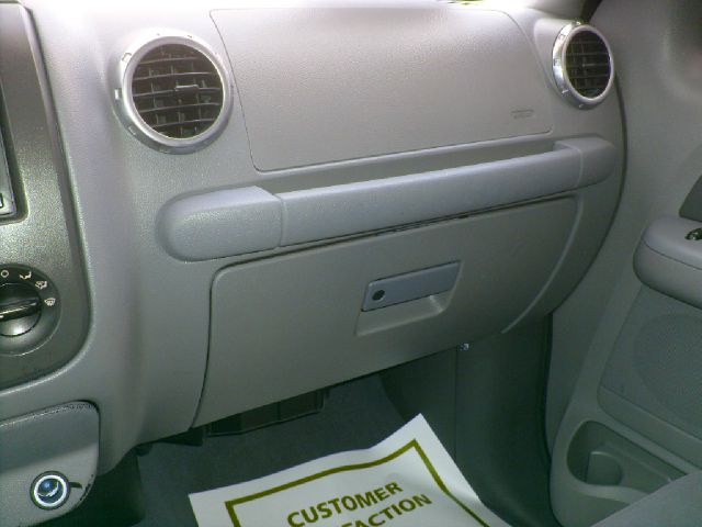 Ford Expedition 2004 photo 31