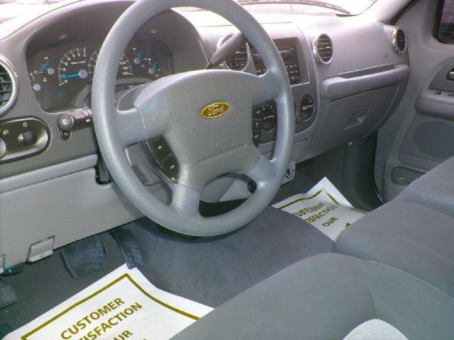 Ford Expedition 2004 photo 32