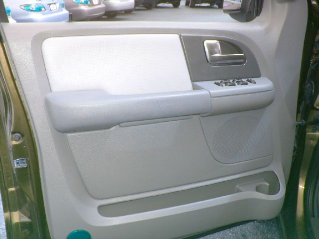 Ford Expedition 2004 photo 4
