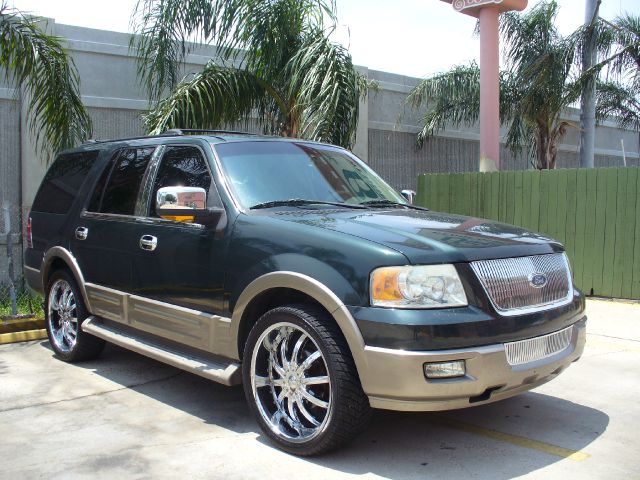 Ford Expedition 2004 photo 2