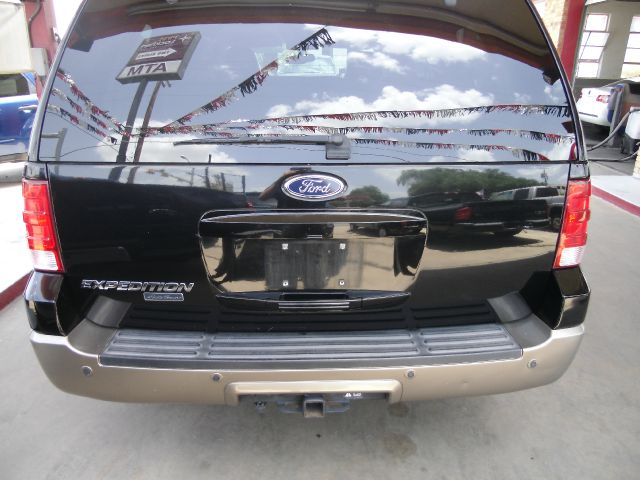 Ford Expedition 2004 photo 2