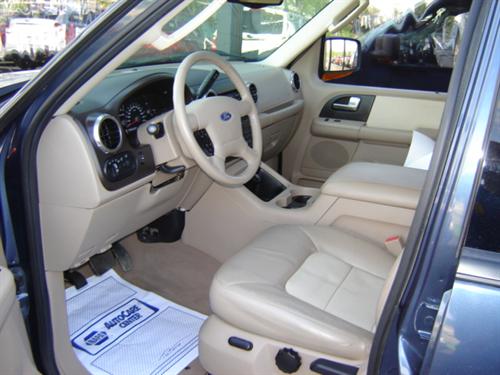 Ford Expedition 2004 photo 2