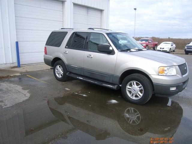 Ford Expedition 2004 photo 2