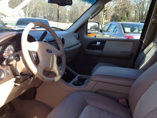 Ford Expedition 2004 photo 1