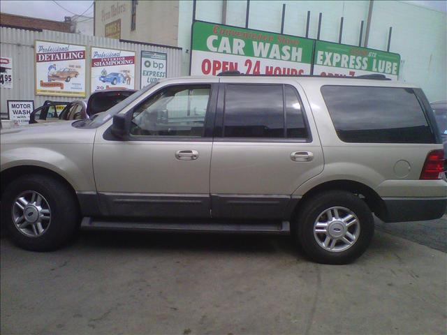 Ford Expedition 2004 photo 1